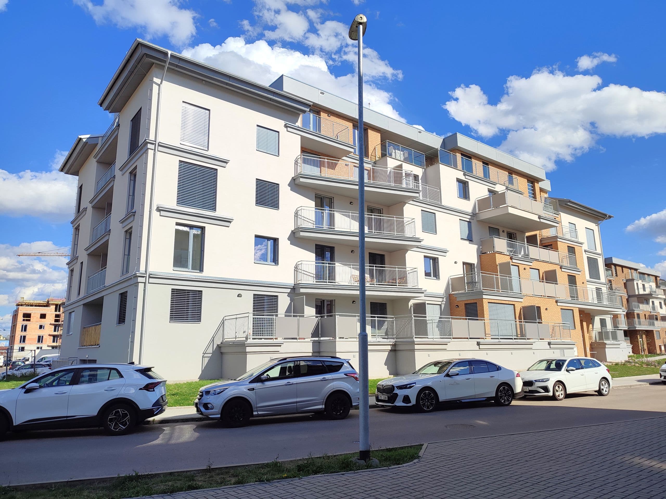 Prodej novostavby bytu 2+kk s terasou, Pardubice – Ohrazenice